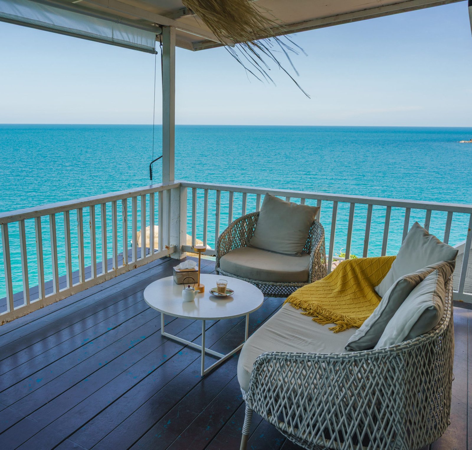 Panoramic ocean-view dining at a cliffside restaurant in Koh Samui