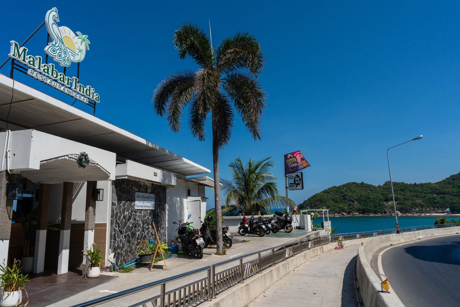 Restaurants near Big Rock Koh Samui overlooking the ocean